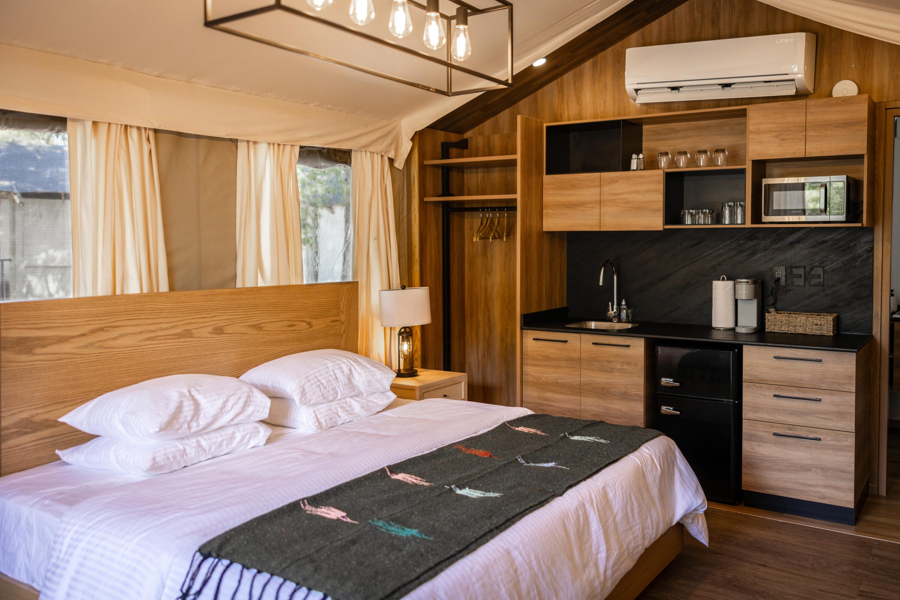 Luxury Glamping Tent (Sleeps 2)